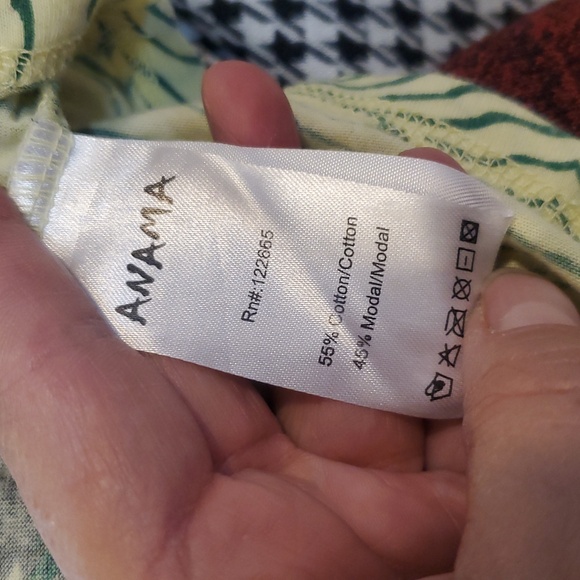 Anama Women's Cream "Queen" Graphic Long Sleeve Top SZ SM - Picture 6 of 7